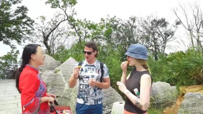 七星山：月饼寄温情 外籍游客乐享中国中秋
