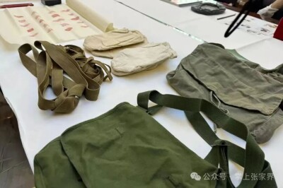 任弼时、范子瑜亲属向张家界捐赠136件珍贵红色史料