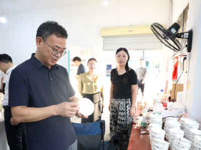 何恩广调研重点项目建设情况