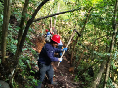 瑶山深处筑路忙