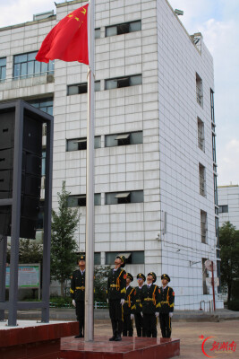 耒阳市东江中学：国旗下的“大思政课”  五千师生唱响爱国强音
