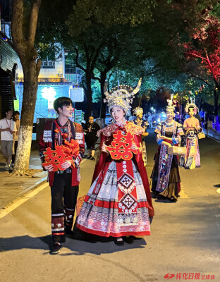 ​从鼓楼码头到风雨桥 一面侗锦“牵”动芷江夜