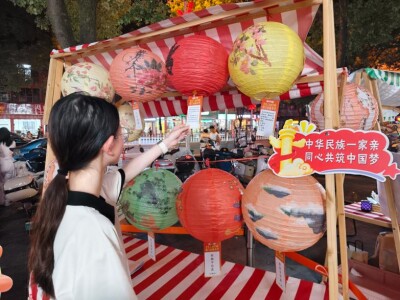 市集烟火里飘出民族团结“好声音”~
