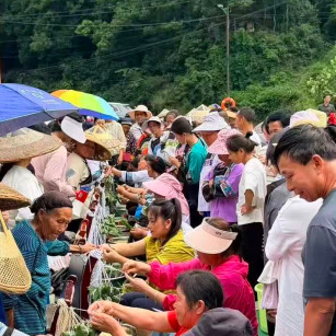 小阵地藏着大幸福，党群服务中心变身老人“暖心家园”