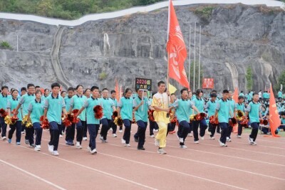 “奔跑吧 少年”点燃青春赛场