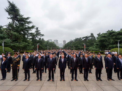 湖南省暨长沙市烈士纪念日向英雄烈士敬献花篮仪式举行 沈晓明毛伟明毛万春谢卫江出席