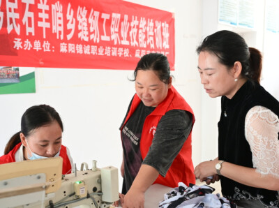麻阳定向培训破解企业“用工荒”与移民“就业难”