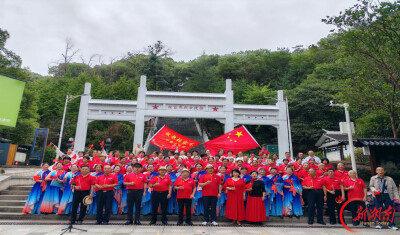 党建引领颂祖国 红歌嘹亮庆华诞