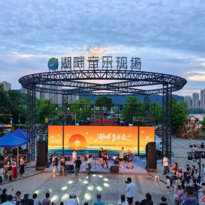 国潮市集、音乐快闪、非遗展演……国庆湖南商圈打卡攻略来了