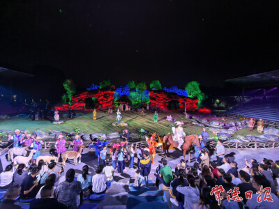 万灯启 神兽临 “常野”夜游耀国庆