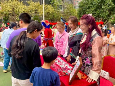 “文艺汇演+文明实践流动市集” 让群众节日生活更有滋味