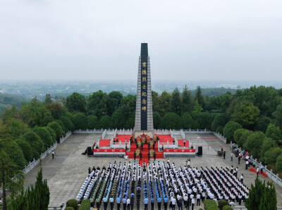 常德市举行烈士纪念日向人民英雄敬献花篮仪式
