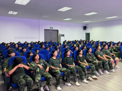 走教帮扶护成长 自爱自律绽青春