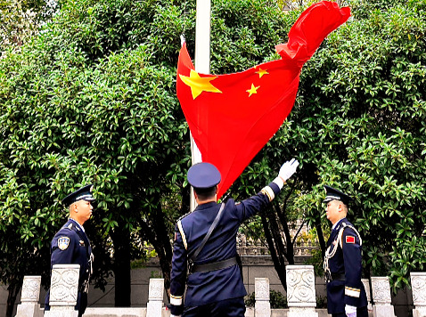 升旗砺警心 忠诚护华诞丨永定公安举行国庆升旗仪式