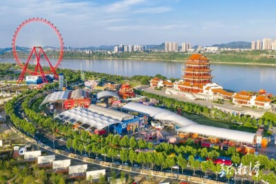 雨湖区委书记陈澄：锚定新蓝图 奋进新征程 奋力谱写现代化新雨湖建设新篇章