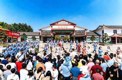 红色湘潭·礼赞国庆⑨丨国庆假期来岳塘！实景体验、乡野休闲、户外活动，全家出游好欢乐！