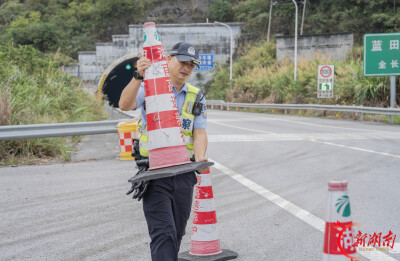 【让人民满意】心里装着赶路的人——记第八届湖南省“人民满意的公务员”刘海洋