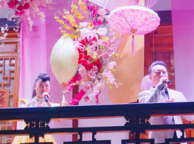 常德河街“演艺盲盒”献礼华诞！假期首日开出“国庆主题表演”引众人大合唱