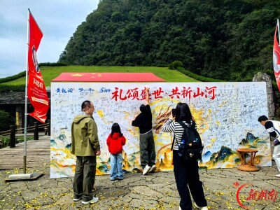 “十一”乐游张家界丨家国情怀邂逅异域风情，黄龙洞景区多元文旅活动添彩国庆假期