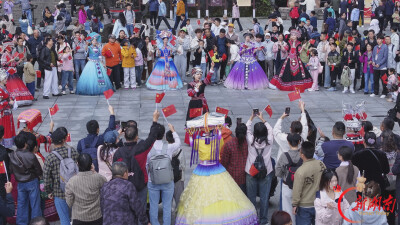 “十一”乐游张家界丨奇峰为幕，非遗为媒——天门山把非遗“搬”上了云端