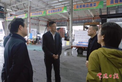 罗毅君督导检查节假日期间市场保供及城市运行安全情况