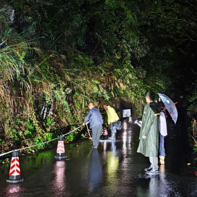 雨夜守山路 护航假期出行——洪江市大崇乡扎实开展夜间道路安全隐患排查工作