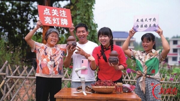 【祖国母亲，我想对您说】“我的家乡留得住人了”