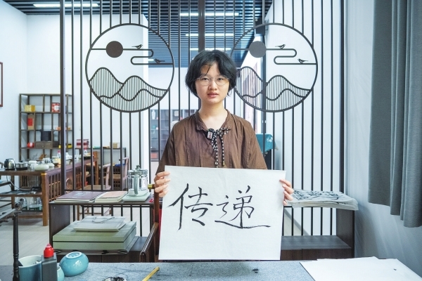 【祖国母亲，我想对您说】“被托举过的人，最懂何为担当”