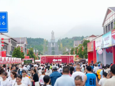 湖南日报|株洲“端出”国庆文旅盛宴 老厂焕新 夜秀璀璨 山水寻趣… 