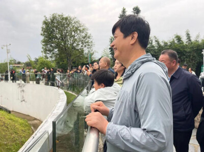 康巴赫周和平：岳阳队进湘超决赛，奖100万元！还希望建足球场