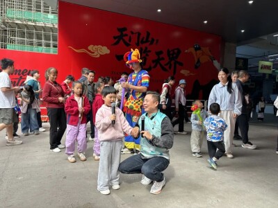 “十一”乐游张家界丨服务超赞！永定志愿者让游客直呼暖心