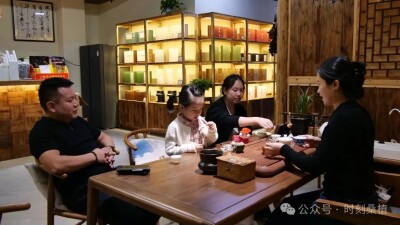 桑植白茶一条街：一缕茶香 引来八方游客