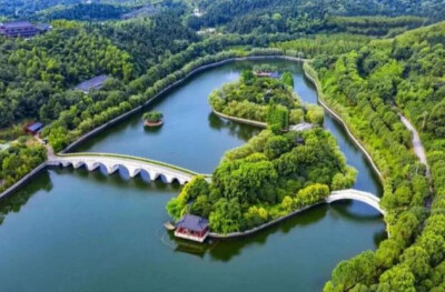 红色湘潭·礼赞国庆㉞丨氛围感拉满！盘龙大观园600平方米巨幅五星红旗献礼国庆