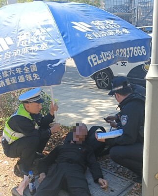红色湘潭·礼赞国庆㊴丨务工人员低血糖晕倒路面，湘潭交警暖心救助渡难关