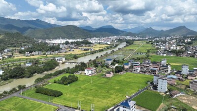 桂东县人大代表何国良：走了三十年的民心路