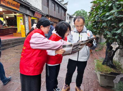 志愿红暖古城 服务护航国庆——凤凰县2026年国庆志愿服务工作侧记