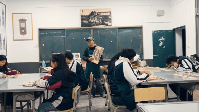 一把刻刀，刻出家乡模样！汝城90后教师带学生把古祠堂“搬”进版画课堂