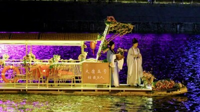 张家界大庸古城：非遗民俗好戏连台 古韵新潮点亮夜经济
