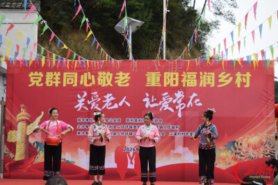 重阳文艺汇演唱响敬老曲 禁毒反诈宣传进乡村