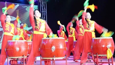 西湖管理区银龄文艺汇演点亮群众夜生活