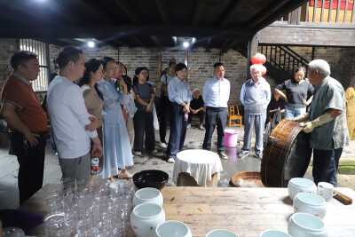 银发检心 情满重阳 汨罗市人民检察院组织退休老同志开展主题党日活动