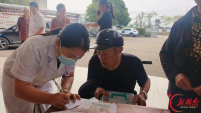 送服务巧解难题，手写宣传暖民心——天元区雷打石镇卫生院下乡开展老年人健康体检