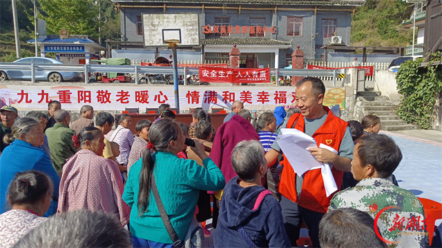 岁岁重阳暖桑榆 浓浓关怀润人心——新晃开展重阳节走访慰问活动