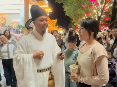岳阳才女喊话“长安李白”：来岳阳楼，我们一起对诗！