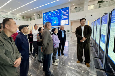 “银发观察员”为武陵数据产业点赞支招
