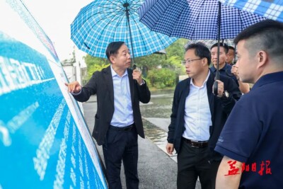 向世聪调研大通湖水环境治理工作