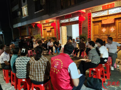 江华涔天河镇：屋场微宣讲，党代会精神进农家