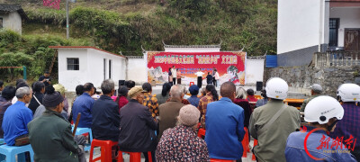 梨园曲声绕山寨，会同县文化惠民文艺演出走进炮团侗族苗族乡梨子寨村