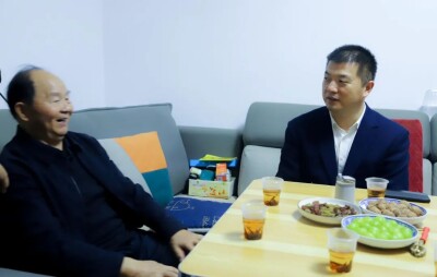西湖管理区：吉海波开展重阳节走访慰问活动