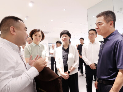 王建球调研服饰产业发展